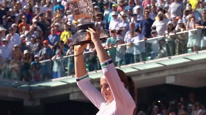 Ostapenková dotáhla senzační tažení na FO do vítězného cíle