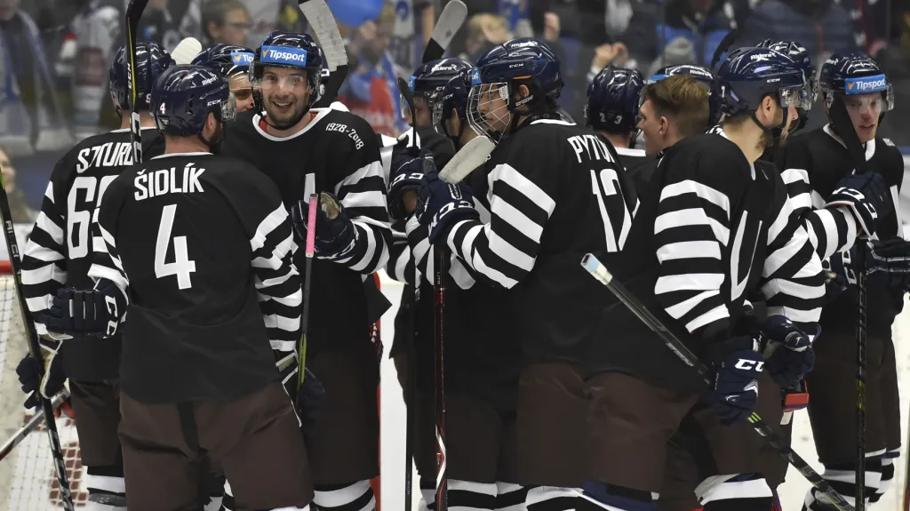 Vítkovičtí hokejisté ve speciálních výročních dresech