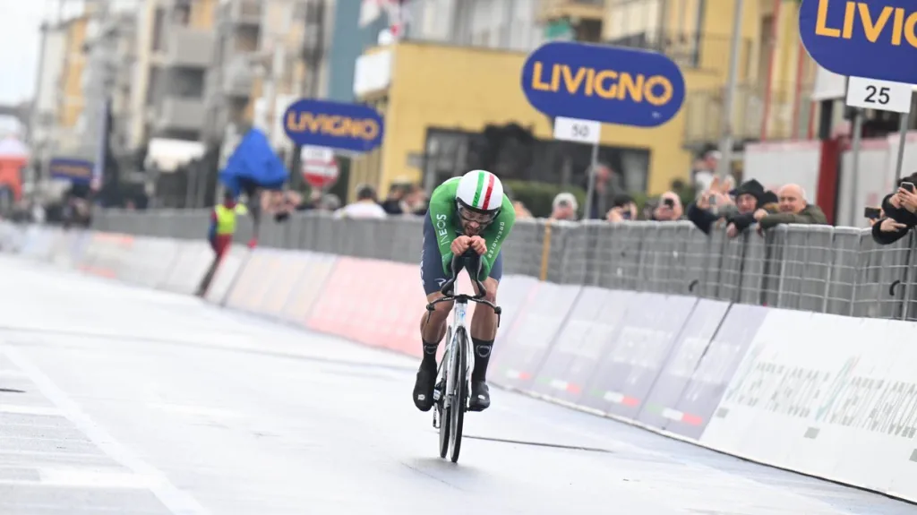 Filippo Ganna v cíli časovky na úvod závodu Tirreno-Adriatico
