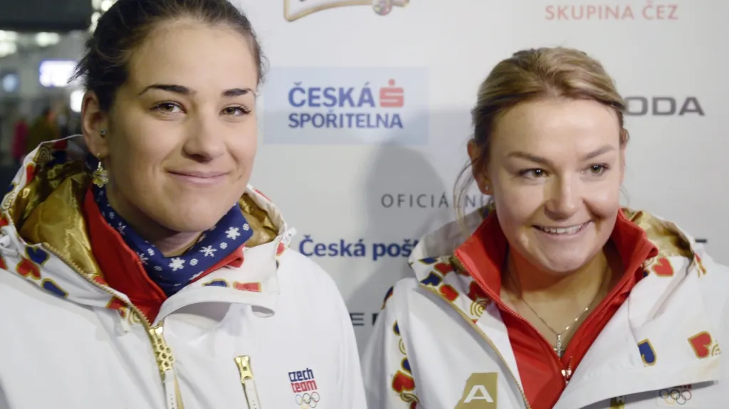 Skikrosařky Andrea Zemanová (vlevo) a Nikol Kučerová