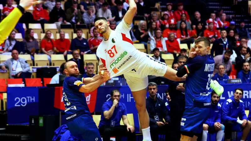 Otočka a akrobatický gól Alžířana Abdiho