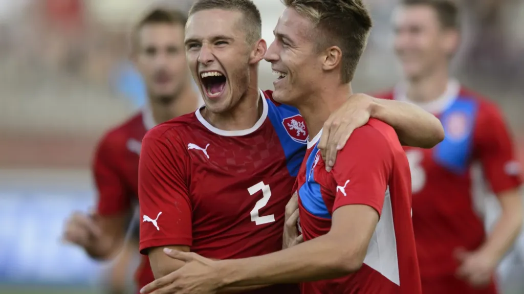 Slavící Pavel Kadeřábek (vlevo) a Ondřej Petrák