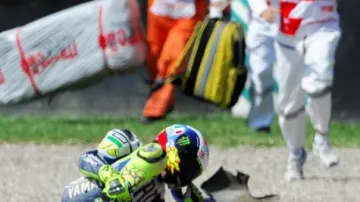 Valentino Rossi si zlomil nohu
