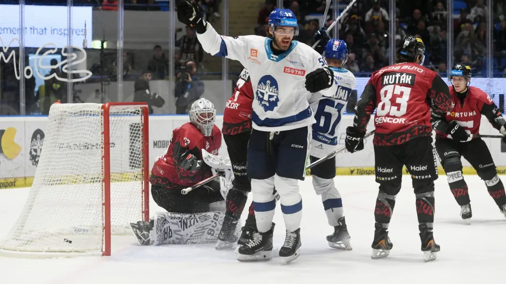 Kryštof Hrabík v dresu Kladna dává gól Spartě