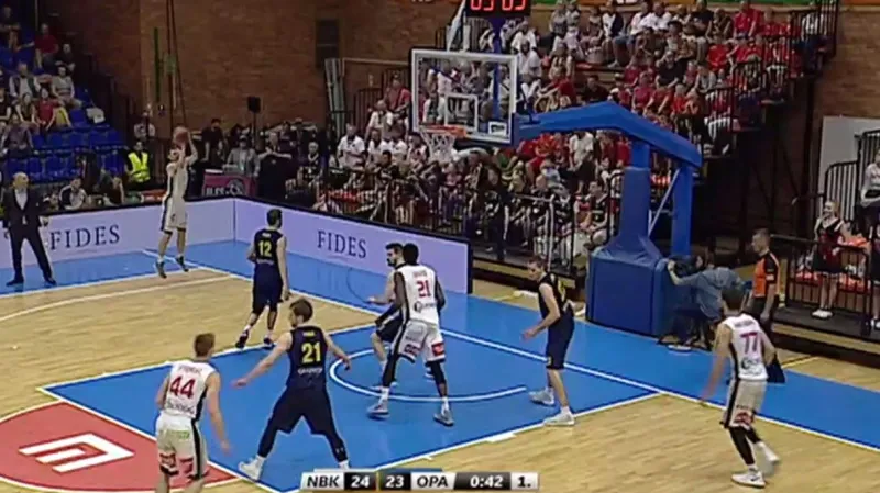 Trojková smršť Nymburku zatočila v 1. finále NBL s Opavou