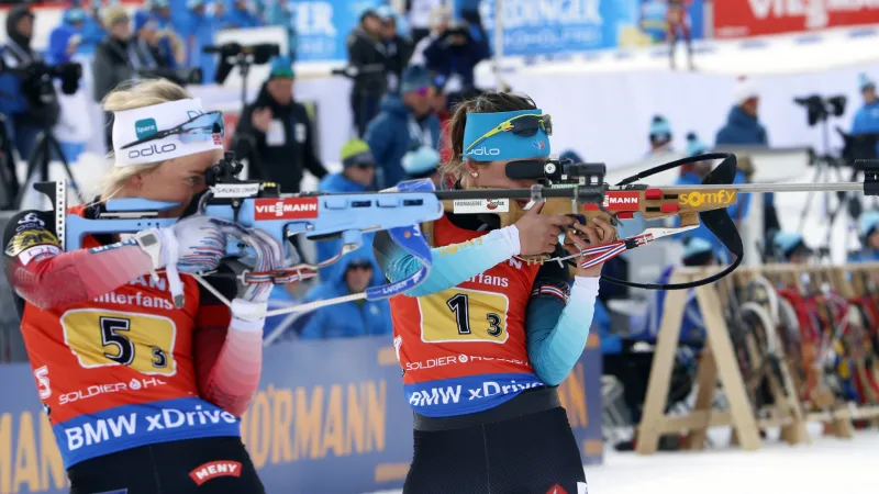 Tiril Eckhoffová na střelnici s Celií Aymonierovou