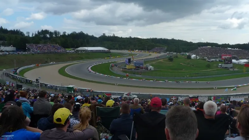 Byla chladno, zataženo, ale tentokrát se všechny kategorie odehrály bez deště