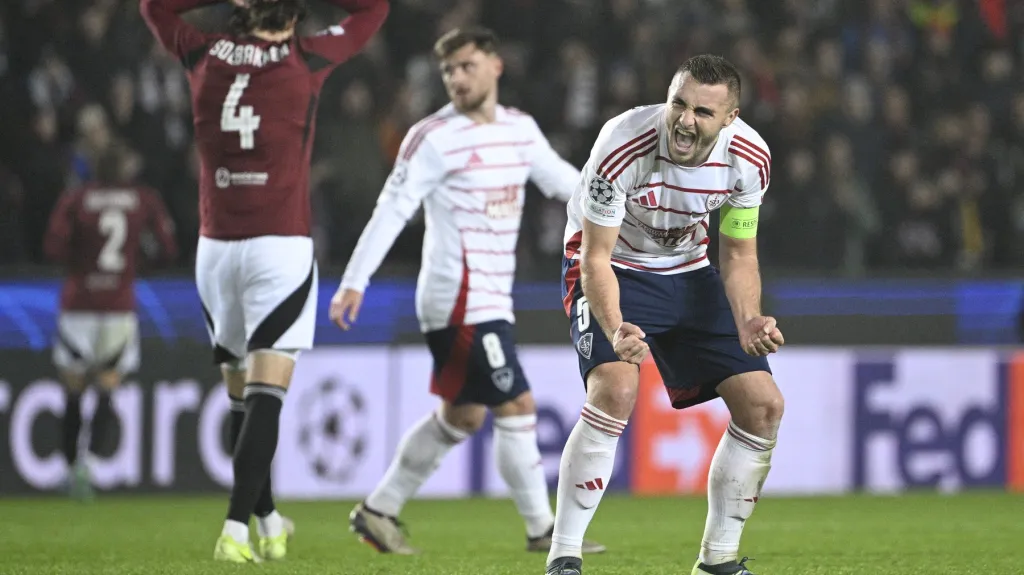 Brendan Chardonnet z Brestu se raduje z vítězství proti Spartě