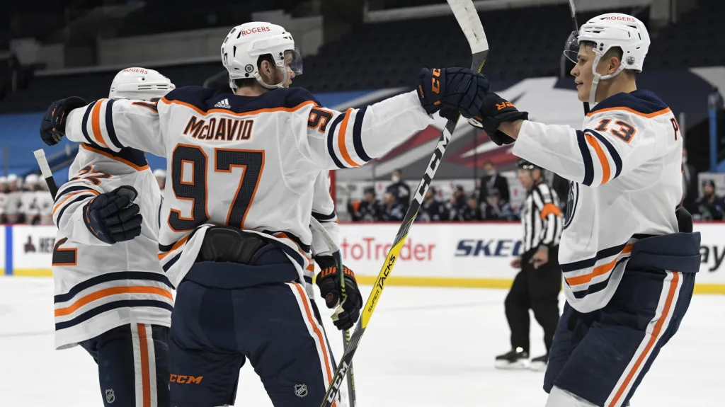 Connor McDavid se spoluhráči
