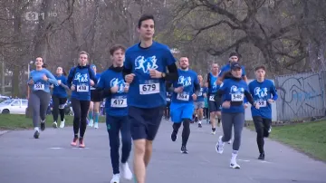 Česko běží modře na podporu lidí s autismem