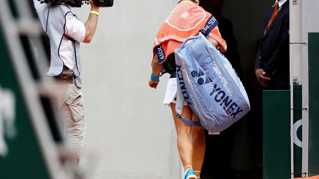 Zklamaná Angelique Kerberová po porážce v 1. kole Roland Garros