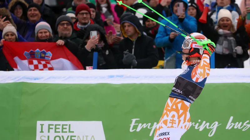 Petra Vlhová se raduje z vítězství ve slalomu SP v Kranjské Goře