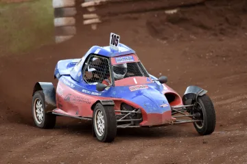 Petr Nikodém v závodě autokrosu