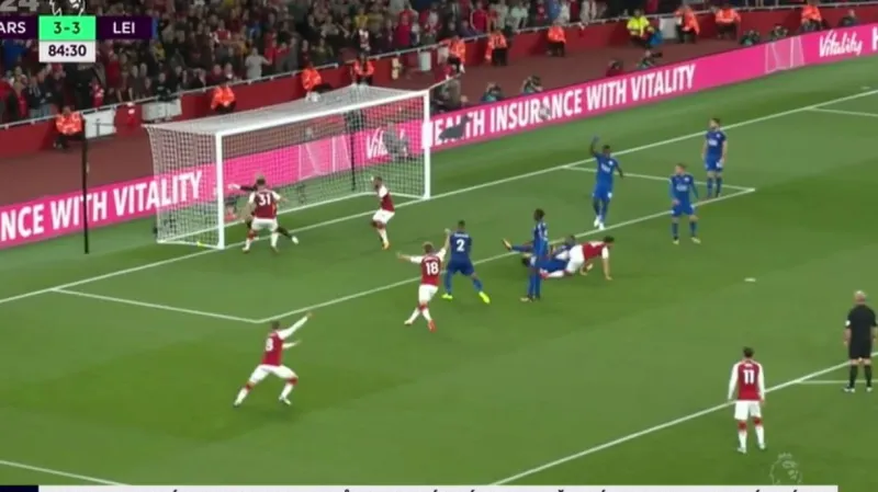 Arsenal vstoupil do Premier League heroickým skalpem Leicesteru