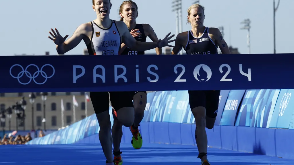 Závěr smíšené štafety triatlonistů