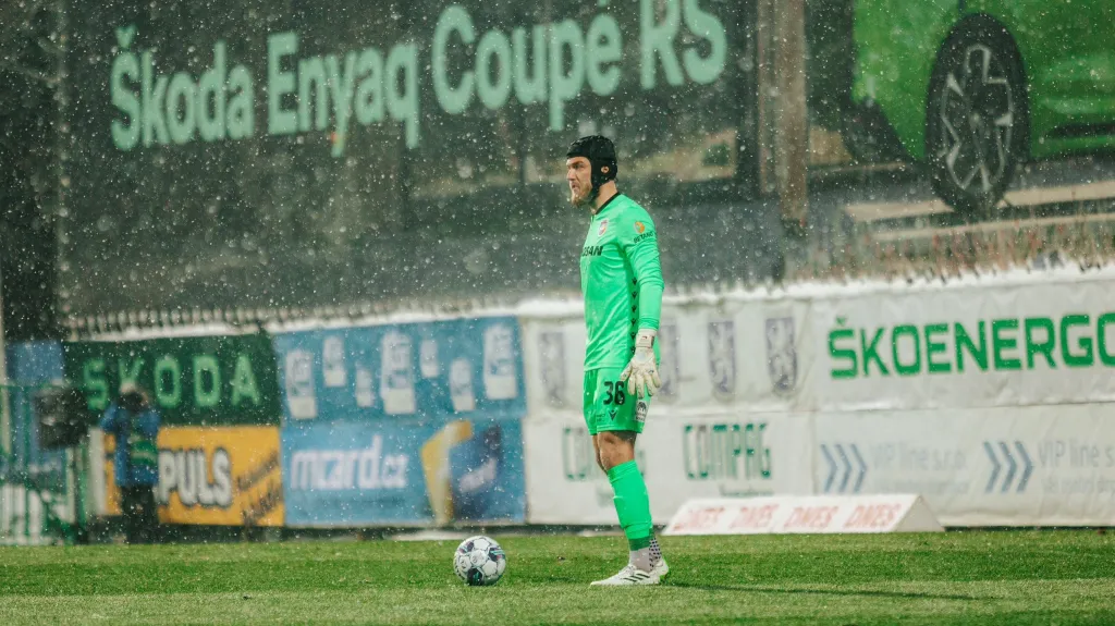 Brankář Jindřich Staněk z Plzně v utkání v Mladé Boleslavi