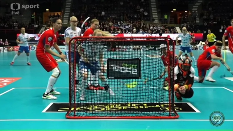 Závěrečné drama semifinále Česko - Finsko s vlastním gólem Kubíčkové