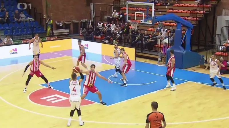 Nymburk otevřel ligovou sezonu demolicí Pardubic