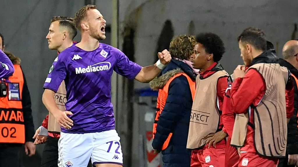 Slavící Antonín Barák