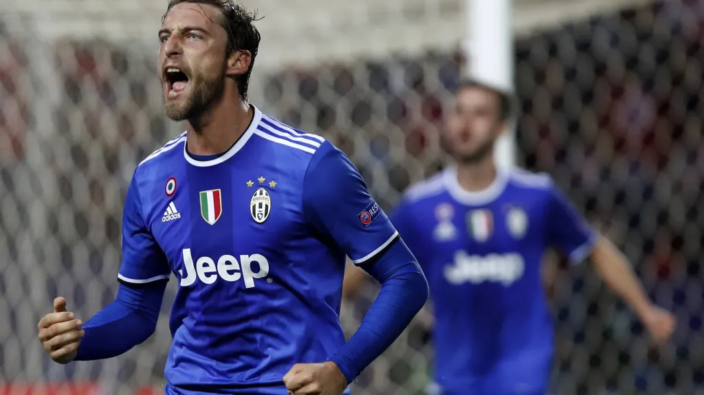 Claudio Marchisio se raduje z gólu na půdě Sevilly
