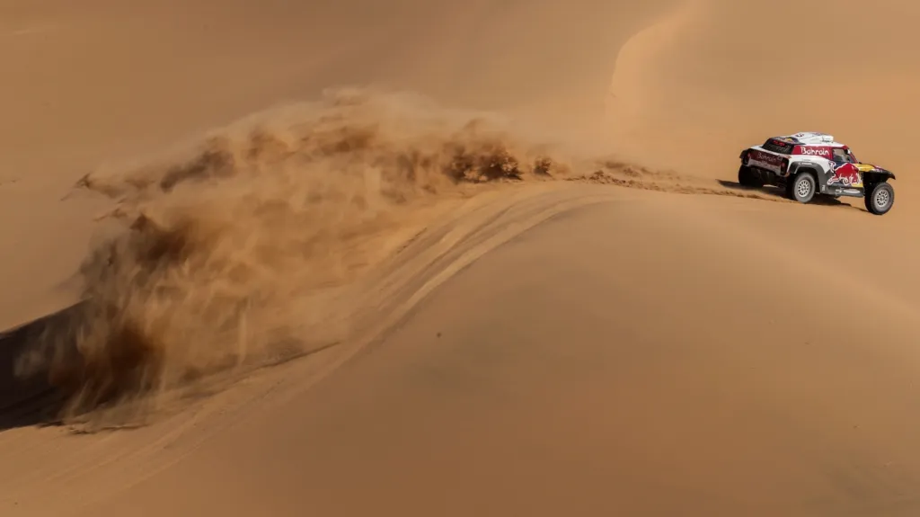 Průběžně vedoucí Carlos Sainz