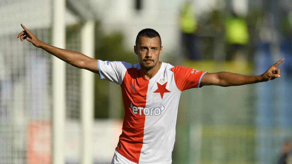 Ivan Schranz ze Slavie oslavuje gól v Mladé Boleslavi