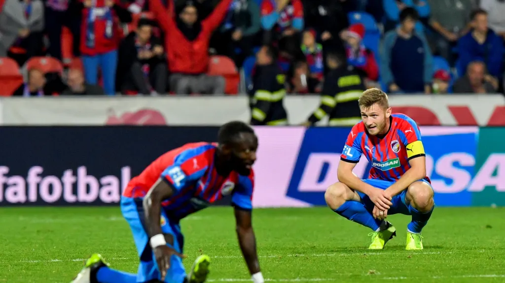 Zklamaný Jakub Brabec (vpravo) z Plzně