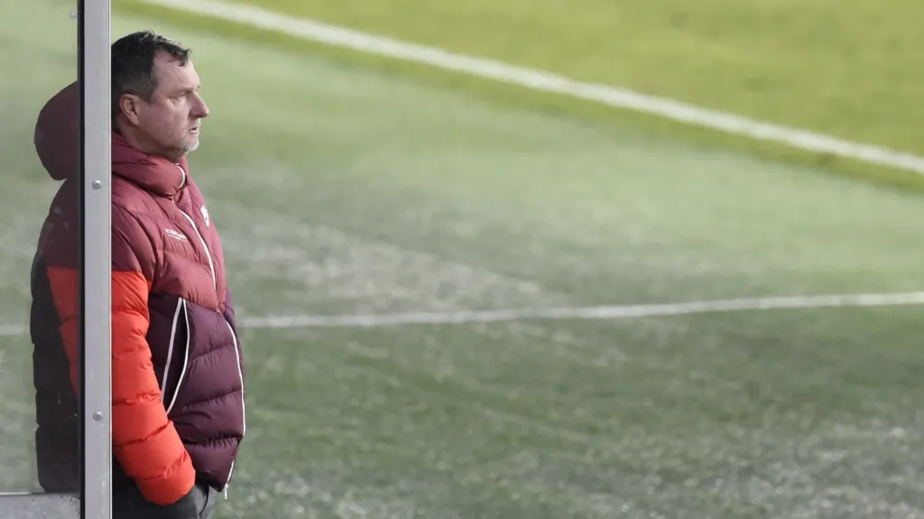 Pavel Vrba v rudém na Letné 