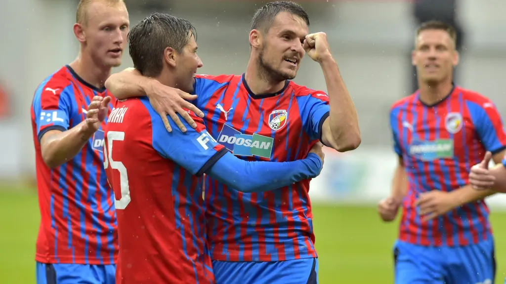 Hráči Plzně se radují z gólu