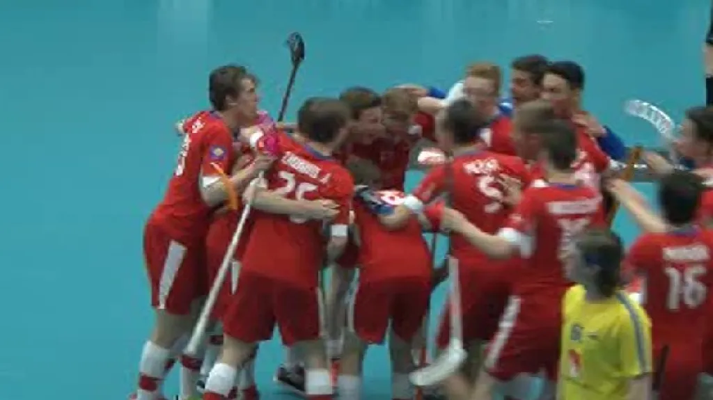 Čeští florbaloví junioři se radují z výhry