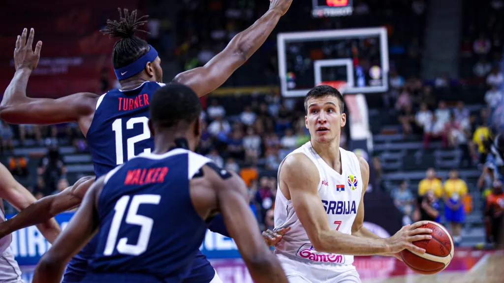 Bogdan Bogdanovič ze Srbska v utkání MS proti USA