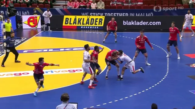 Americký házenkář Skorupa kousl soupeře do ruky