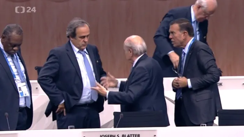 Události: Blatter a Platini dostali osmiletou stopku