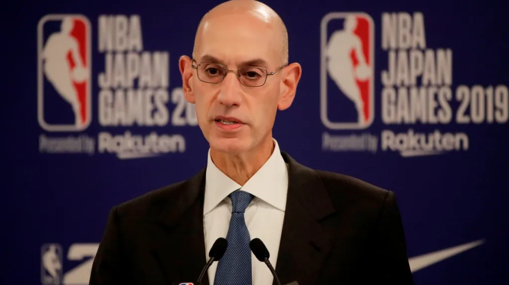Komisionář NBA Adam Silver