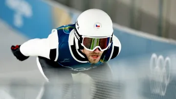 Skok Romana Koudelky v 1. kole na středním můstku