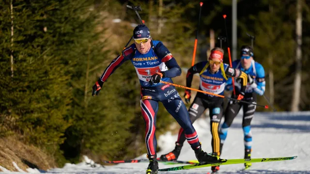 Sestřih štafety biatlonistů v Hochfilzenu