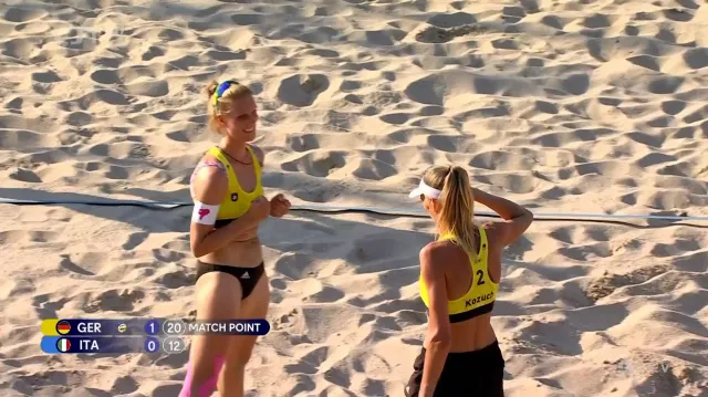 Sestřih utkání Schneiderová/Kozuchová – Bianchinová/Scampoliová