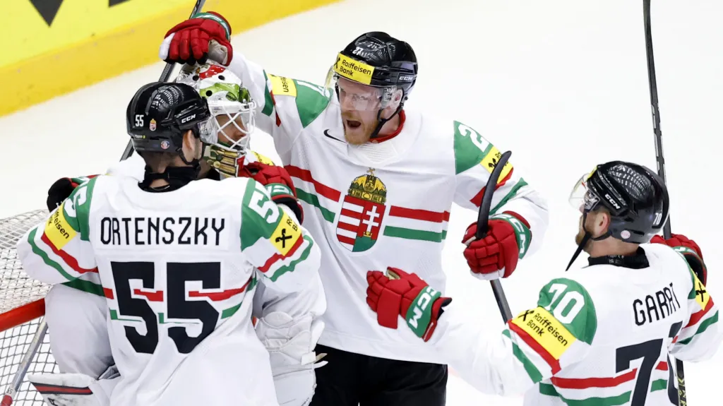 Radost maďarských hokejistů po výhře nad Kazachstánem