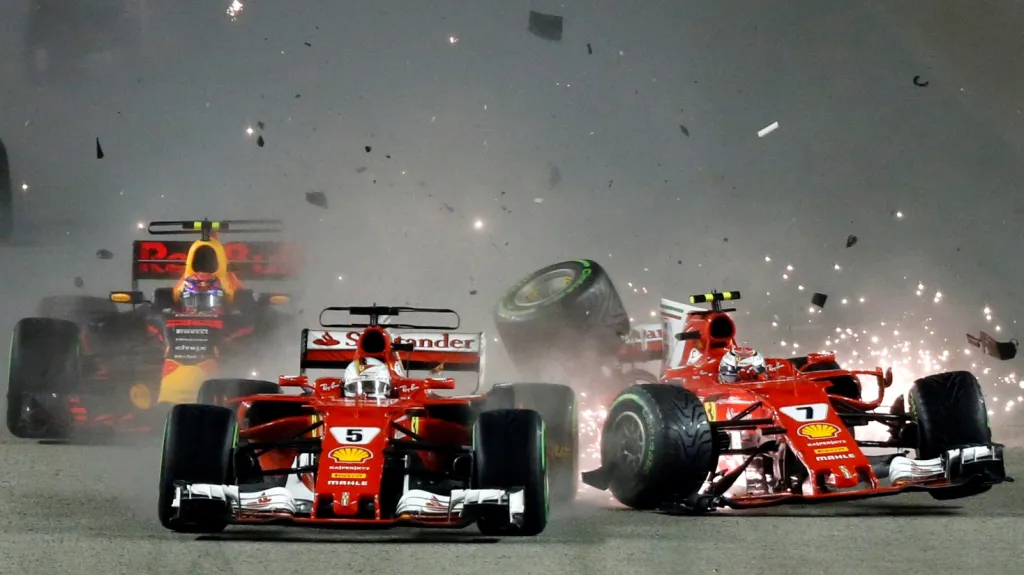 Nehoda Sebastiana Vettela, Kimi Räikkönena a Maxe Verstappena během VC Singapuru