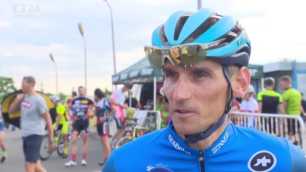 V Plzni bojovali silničáři s dráhaři