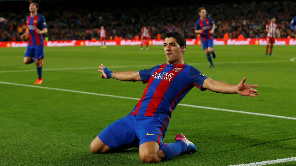 Barcelónský Luis Suárez slaví vstřelenou branku