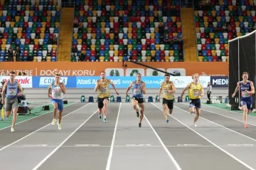 Sedmibojař Ondřej Kopecký (druhý zleva) na HME v atletice