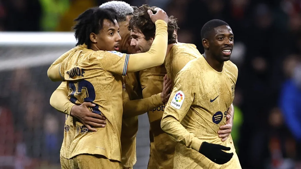 Fotbalisté FC Barcelona po vítězství na stadionu Atlética Madrid