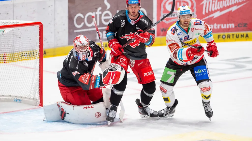 Marek Mazanec v třinecké brance v utkání proti Pardubicím