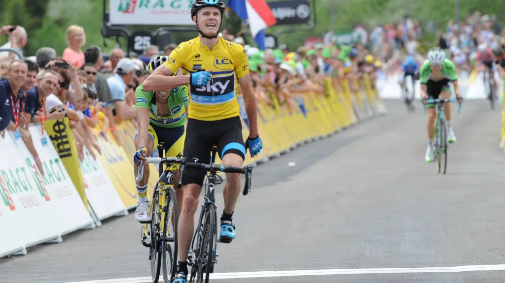 Chris Froome vítězí na Col du Béal