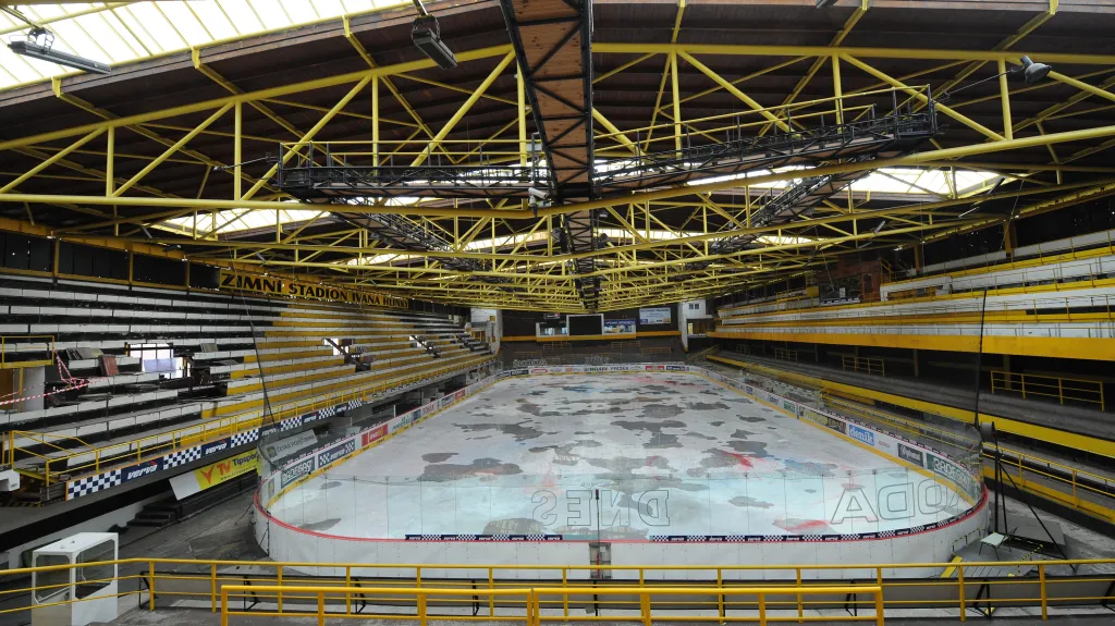 Stadion Ivana Hlinky v dubnu 2013 během dílčí rekonstrukce