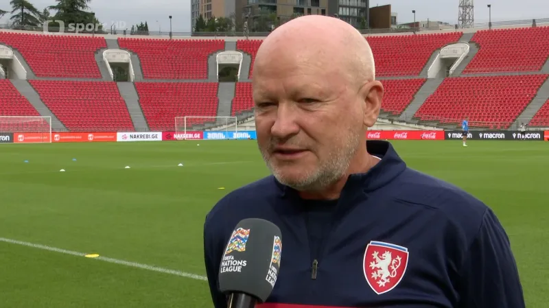 Češi se připravují na Gruzii a hráči dali Haškovi dárek