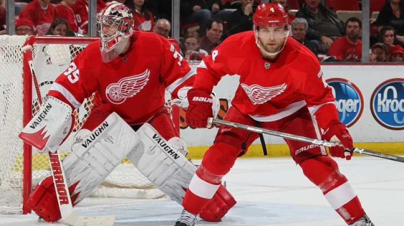 Jakub Kindl (vpravo) v dresu Detroit Red Wings