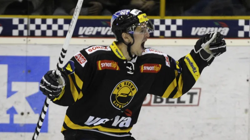 Litvínovský Rostislav Martynek se raduje z úvodní branky zápasu