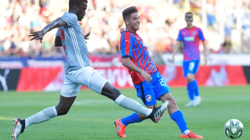 Plzeňský Aleš Čermák v utkání s Olympiakosem Pireus